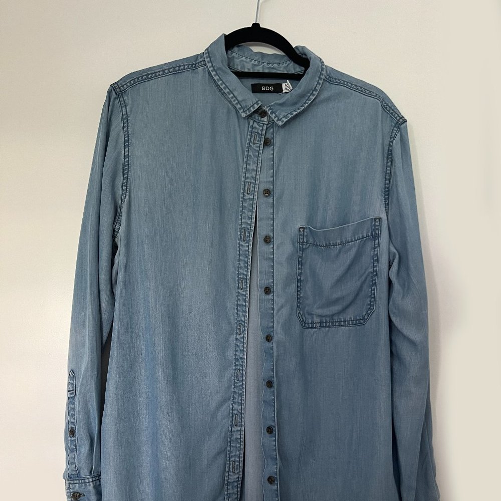 Urban Outfitters BDG Lyocell Light Blue Button Down Shirt Size L